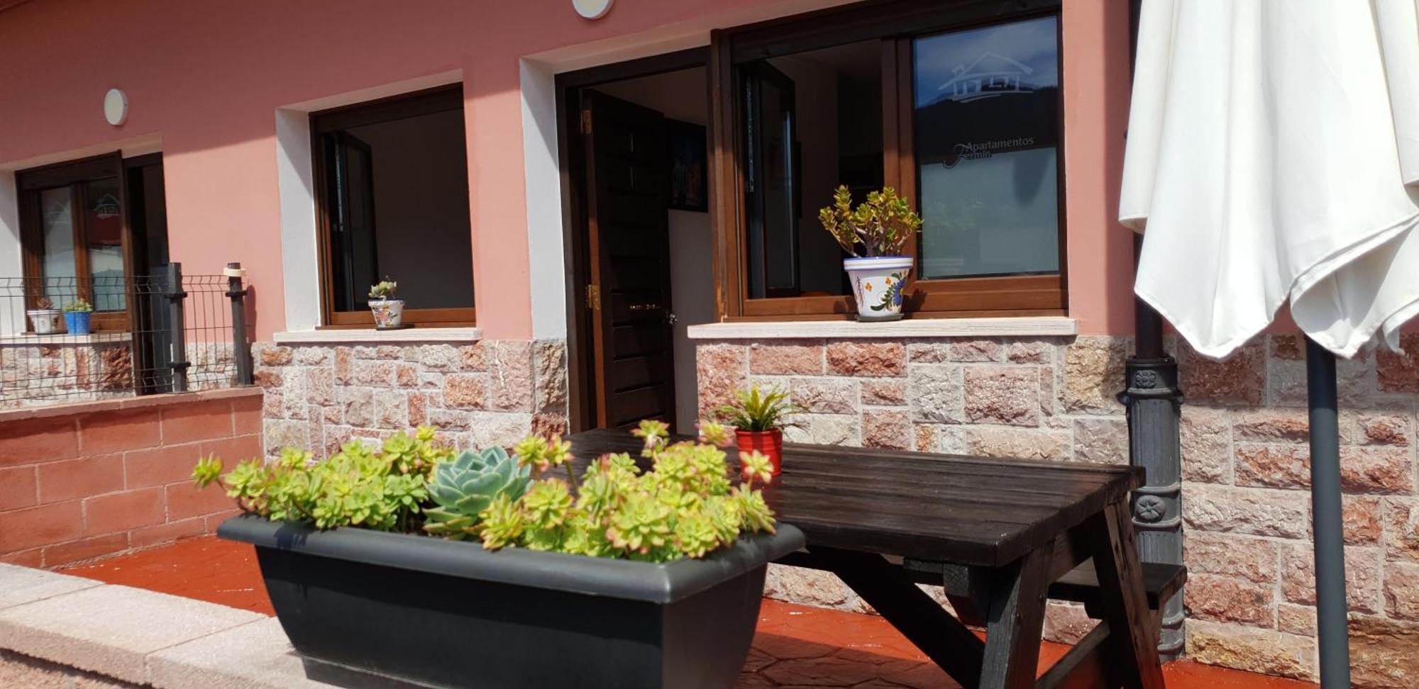 Apartamentos Fermin Onís Екстериор снимка